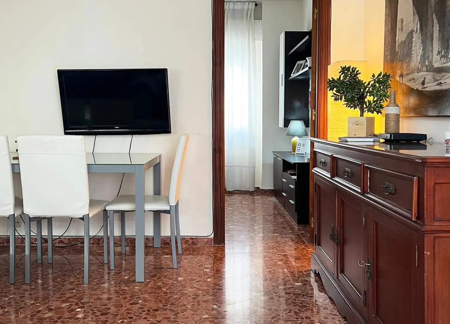 Apartment Wall Center - Aloha Sevilla